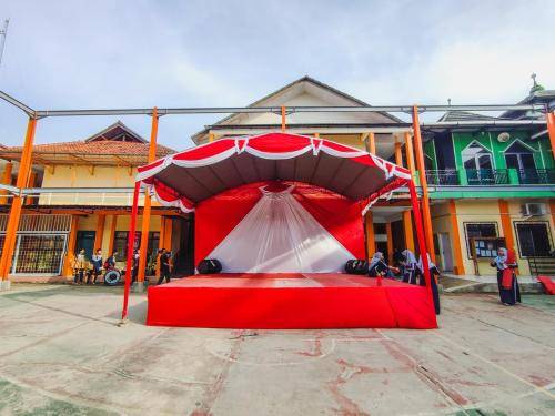 Tenda Lengkung + Panggung + Dekorasi Kain